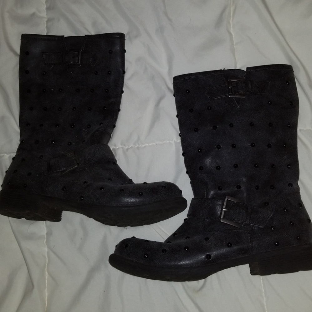 Grey boots